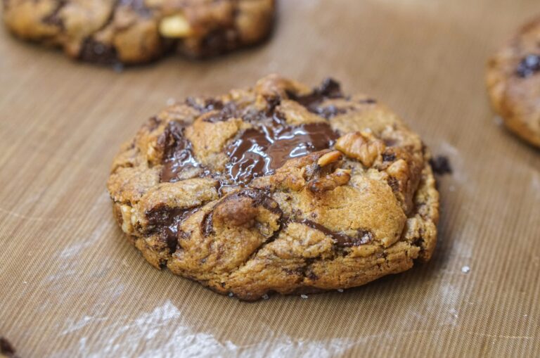 Honey-Sweetened 5-Ingredient Chocolate Chip Cookies